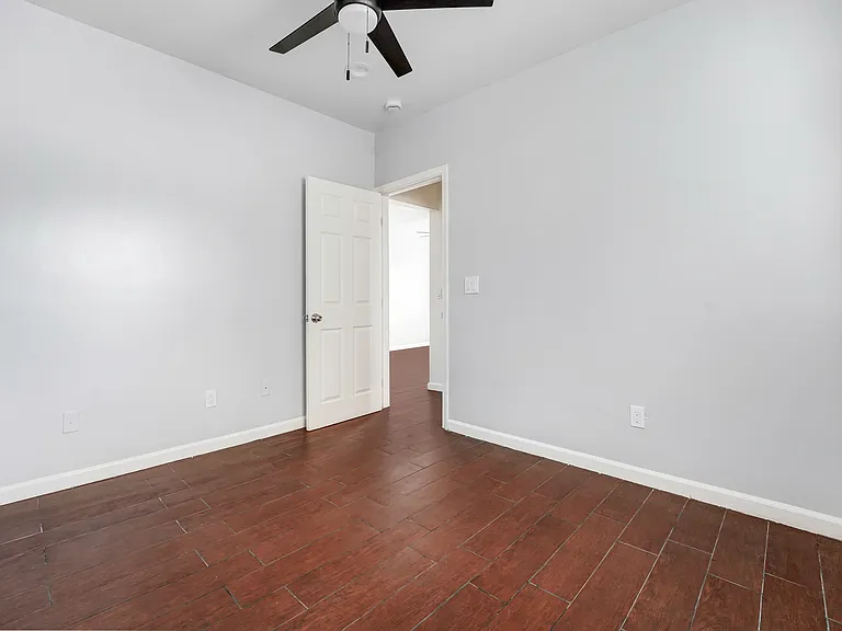 1142 E 120th St #5 — Photo 6