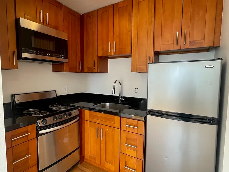 1332 California St #8 — Photo 2