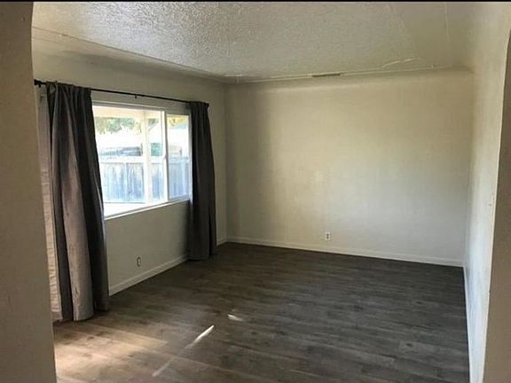 5th image of 211 N Veach Ave