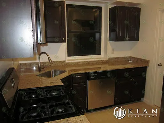 Rented by Kian Realty | media 16
