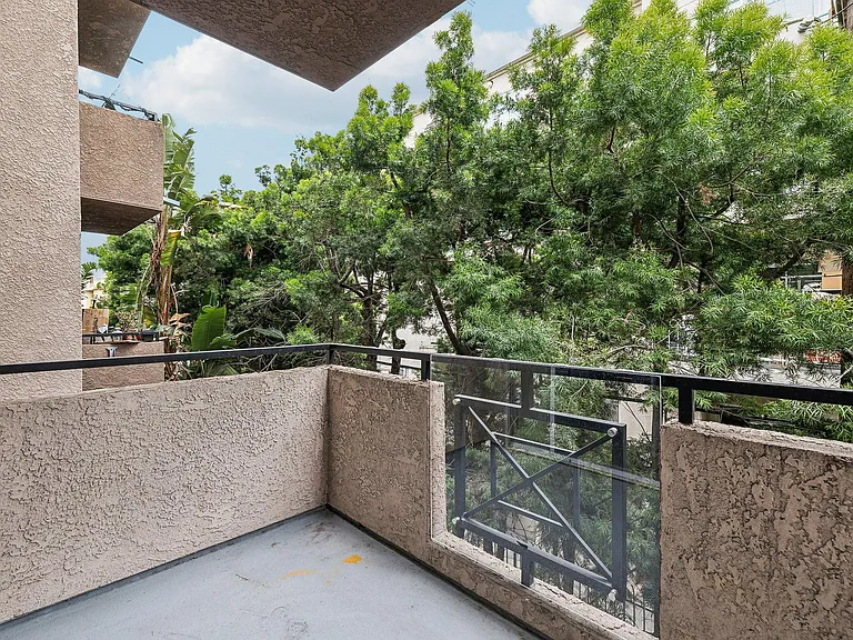 Catalina Apartments — Photo 23