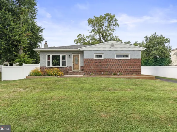 1918 Osbourne Ave, Willow Grove, PA 19090