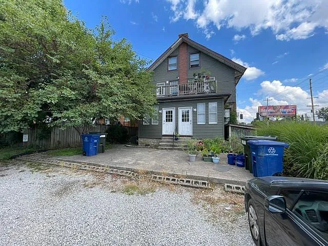 2531 Summit St. - 2533 Summit St. — Photo 3