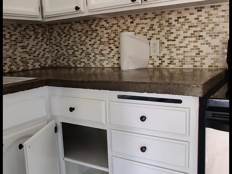 717 Hummingbird Ct — Photo 3