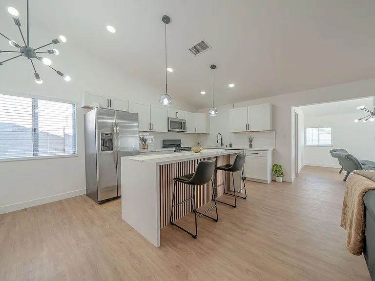 Sandalwood Ln — Photo 6