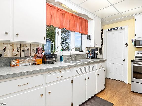 4th image of 323 Seville Rd