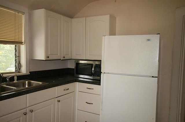 2nd image of 225 N H St APT 4