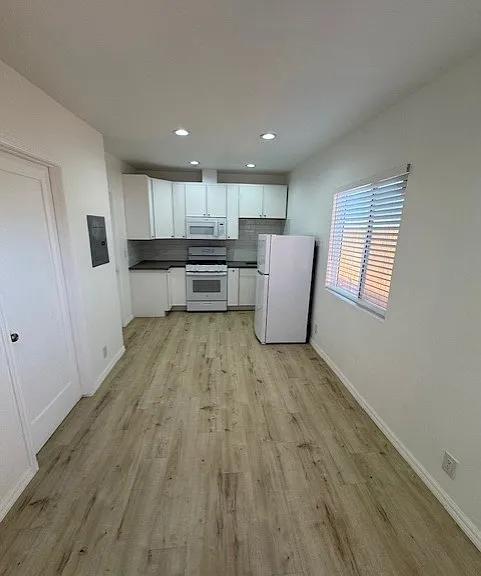 557 Roberta Ave — Photo 6