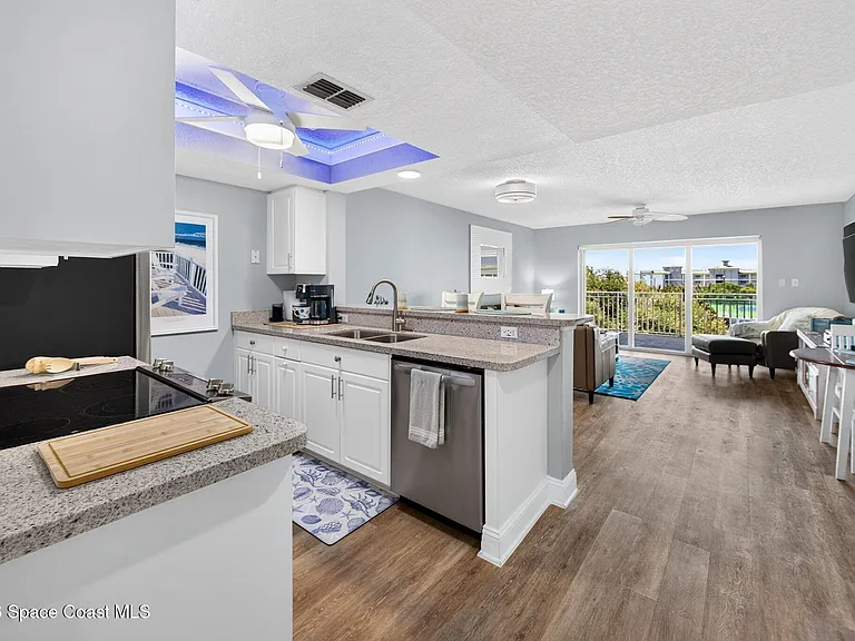 606 Shorewood Dr #C402 — Photo 13