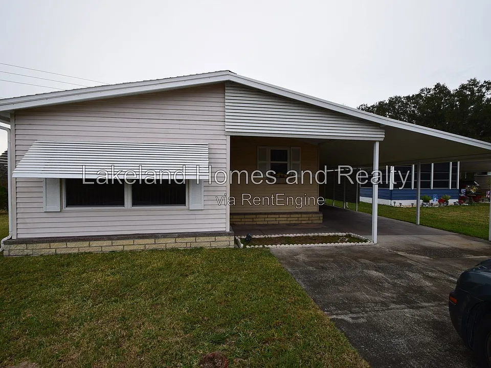 1762 Fox Hill Dr
