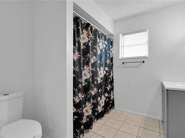 423 SE 24th Ave — Photo 8