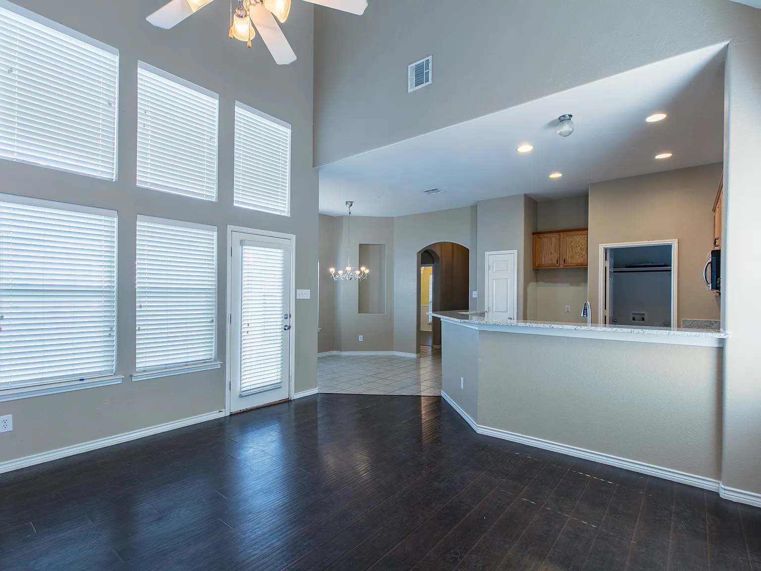 4 bed, 1759 sqft, $2,100 — Photo 3