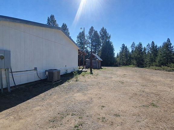 3rd image of 16395 Dawn Rd