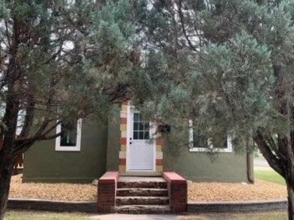 54 W 12th St, Grafton, ND 58237
