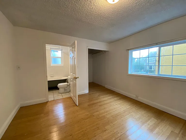 2310 E Madison St — Photo 17