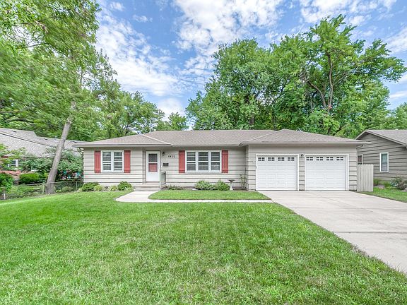 THE OUTSIDE WAS JUST PAINTED! THIS IS THE OLD COLOR IT IS NOW GRAY AND IRON ORE COLOR AND LOOKS REALLY SHARP.