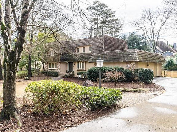 2nd image of 3348 Hunterdon Way SE