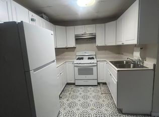 27 9th St #4S, Fall River, MA 02720