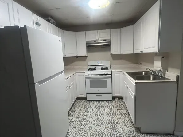 27 9th St #4S, Fall River, MA 02720