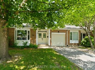 24 Grand Cedar Ct #40, Ottawa, ON K2S1C8