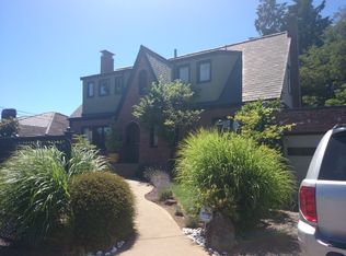 3625 W Viewmont Way W, Seattle, WA 98199