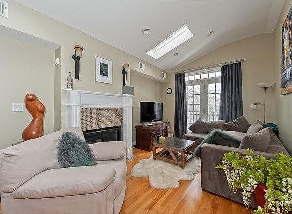 3rd image of 2222 N Seeley Ave #3