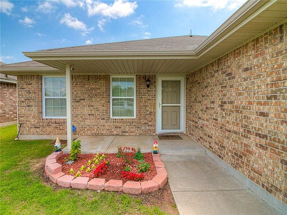 2nd image of 2218 Bradford Cir