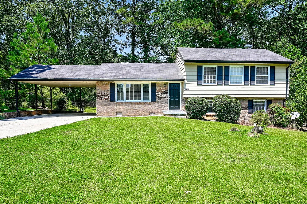 3 bed, 1.5 bath, 2176 sqft, $1,890 — Photo 1