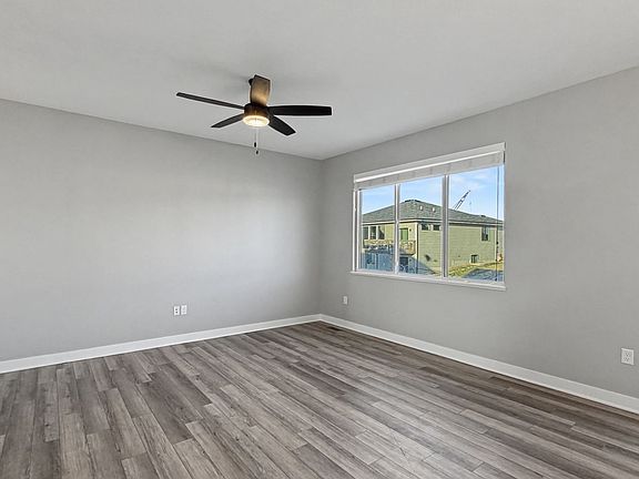 4th image of 1401 NE Savana Dr
