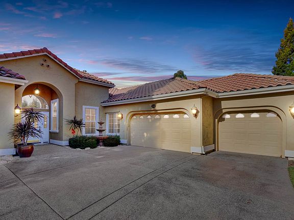 2nd image of 2049 Heritage Dr