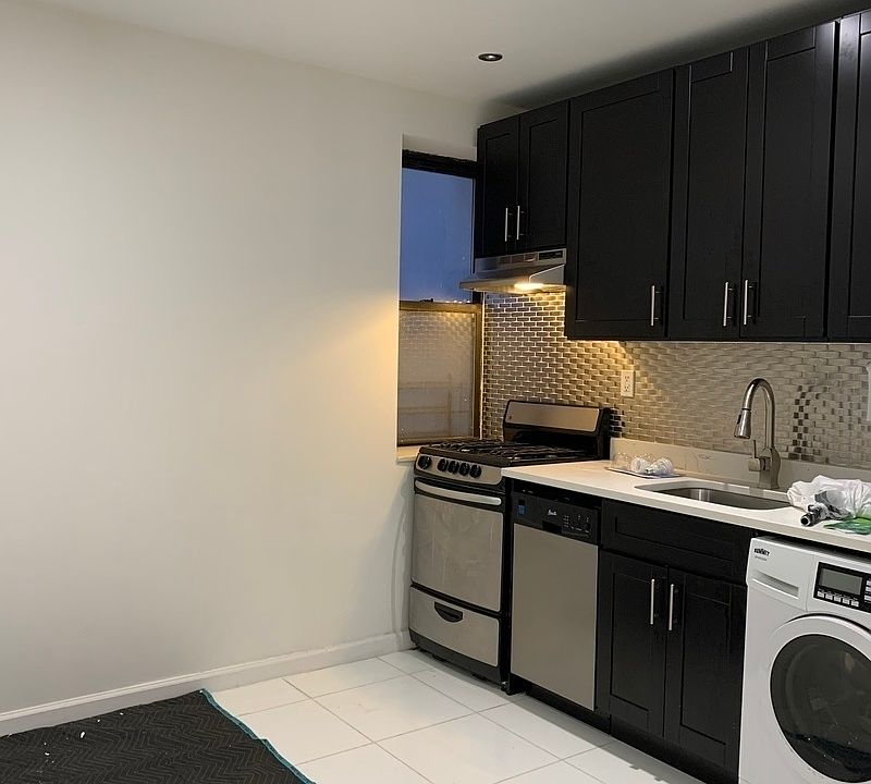 1st image of 4 Manhattan Ave #C1