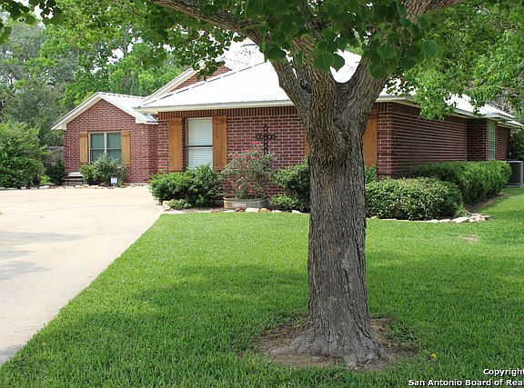 4th image of 1628 Continental Dr W