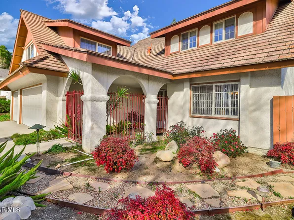 5260 Edgeware Dr, Calabasas, CA 91301