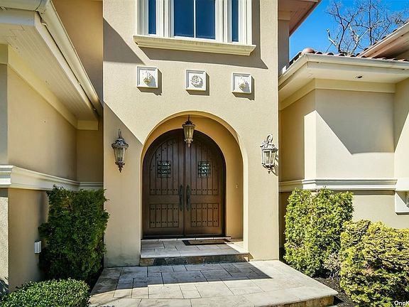 2nd image of 6 Oak Point Dr S
