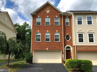 25192 Beach Pl, Chantilly, VA 20152