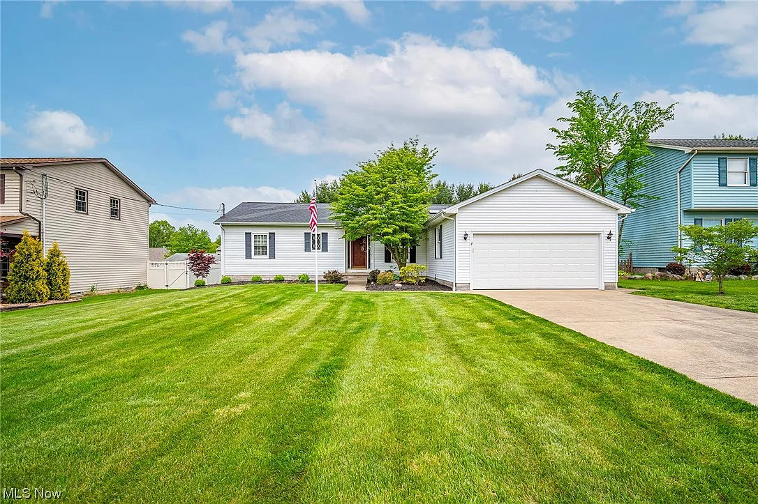 3157 Saginaw Dr photo 1