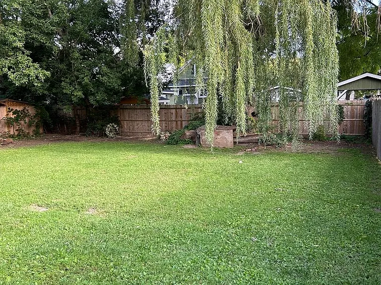 122 W Florence Ave — Photo 6