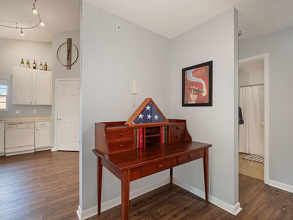 3rd image of 1144 Periwinkle Dr