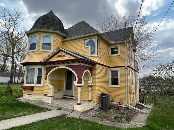 214 S Walnut St, West Union, IA 52175