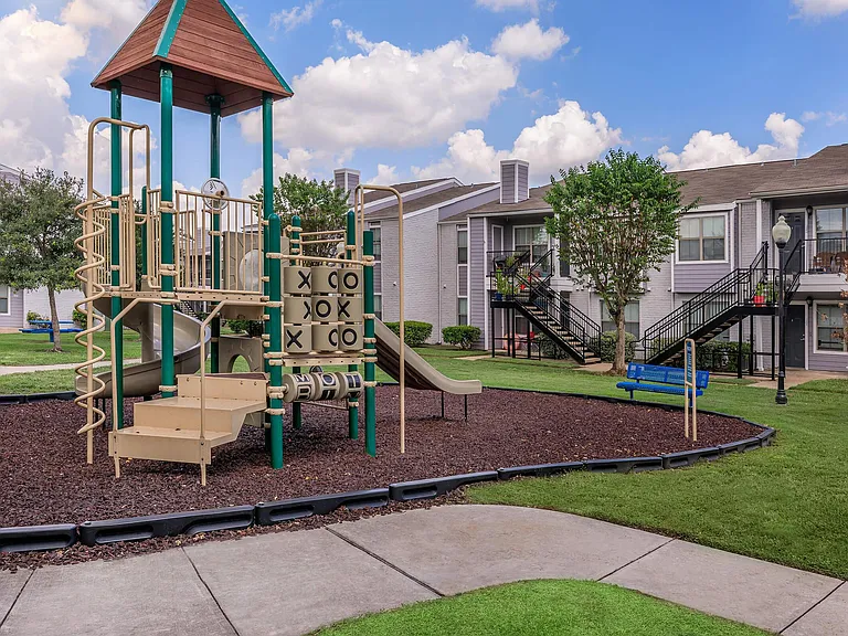 HollyView Apartments — Photo 8