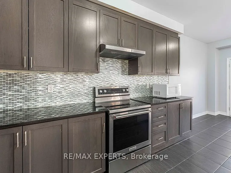 300 Remembrance Rd — Photo 8