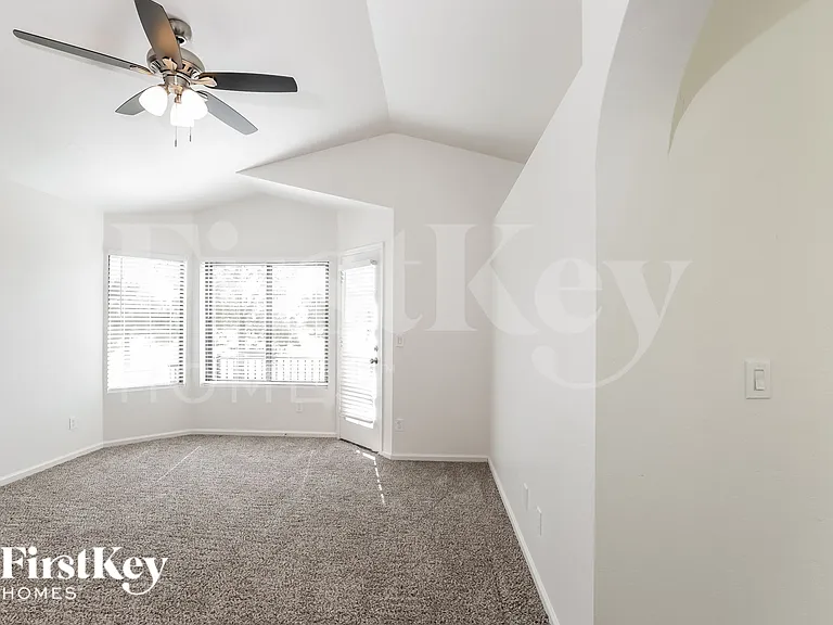 6512 N 85th Ave — Photo 5