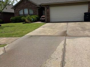 1728 SW 31st St, Moore, OK 73160