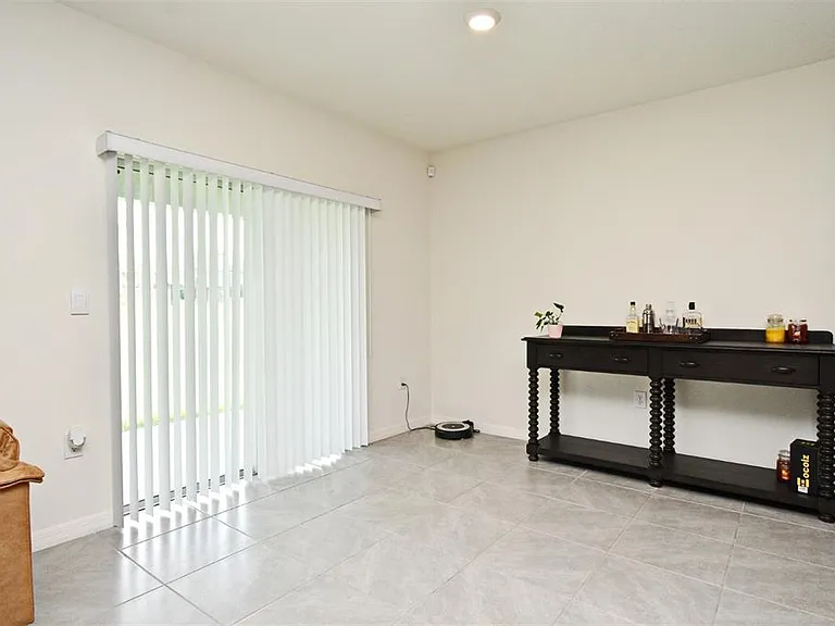 440 Baroness Way — Photo 6
