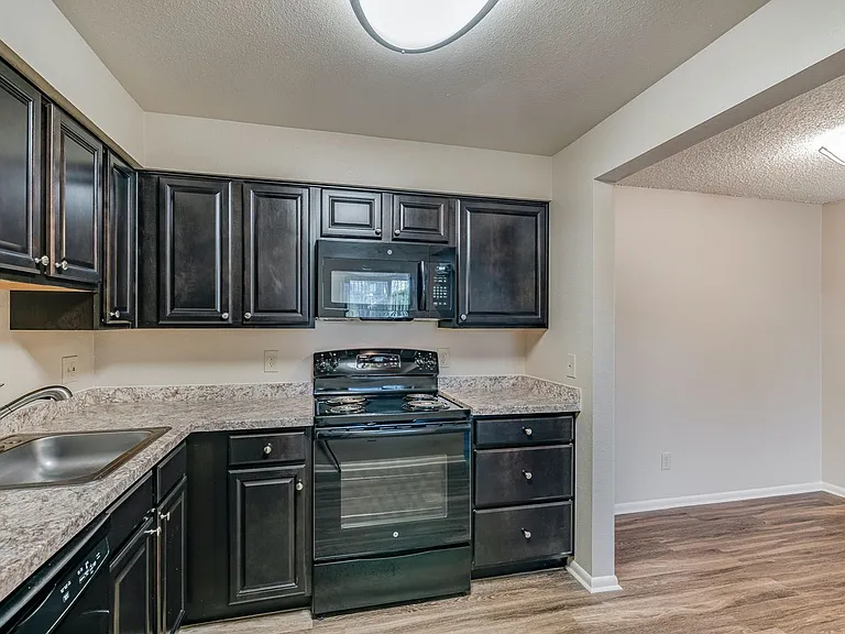 Woodridge Apartments — Photo 27