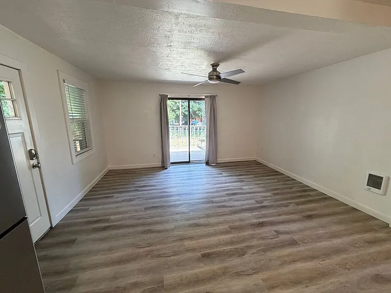 3112 W South Loop Ave — Photo 11