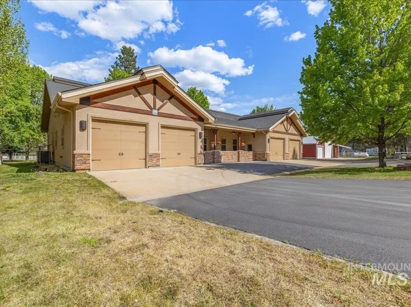 5 Middlefork Cir, Garden Valley, ID 83622