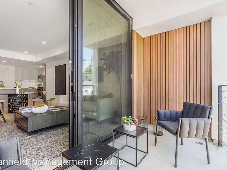Reeves Place LA — Photo 15