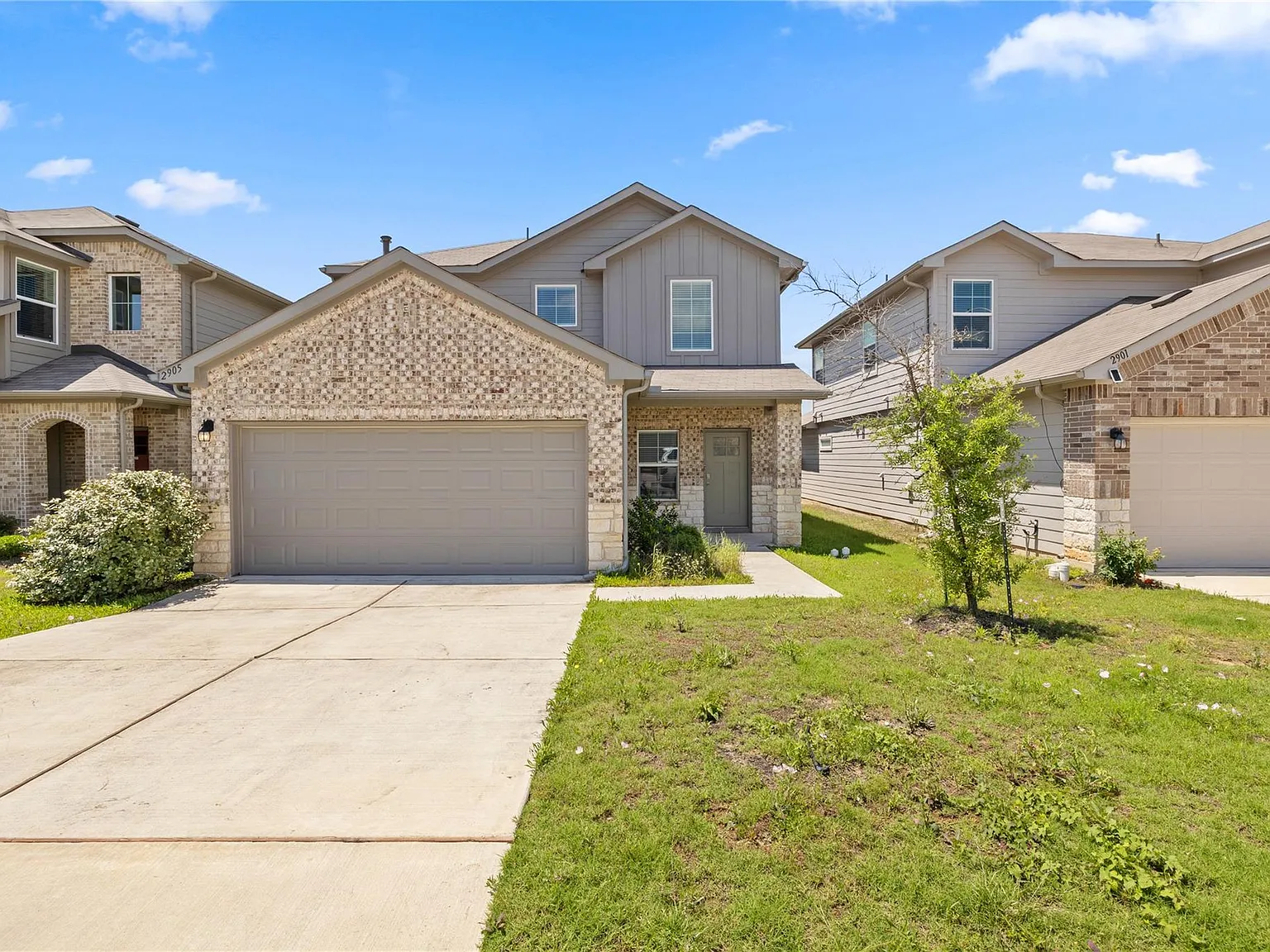 4 bed, 3.0 bath, 2484 sqft, $2,200 — Photo 2