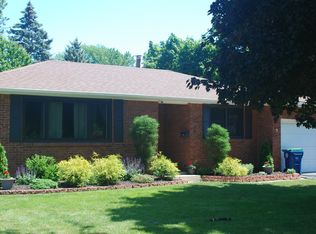 5 Acacia Dr, Amherst, NY 14228